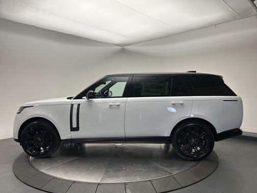 2025 Land Rover Range Rover P400 SE 7 Seat
