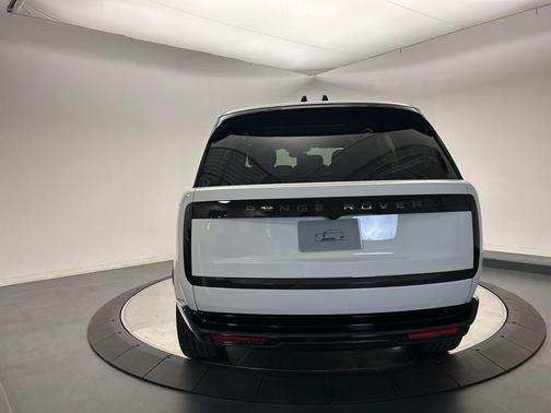 2025 Land Rover Range Rover P400 SE 7 Seat