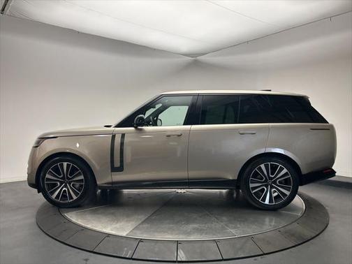 2025 Land Rover Range Rover P530 SE
