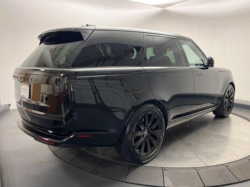 2025 Land Rover Range Rover P530 SE