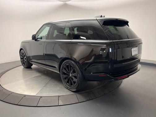 2025 Land Rover Range Rover P530 SE