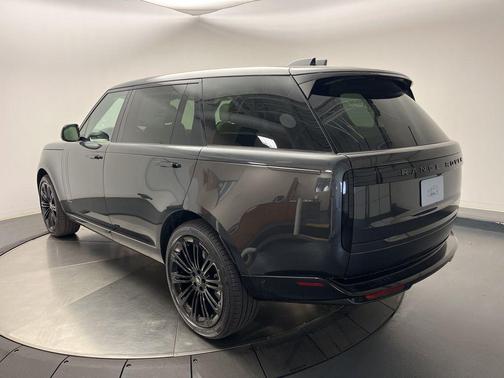 2025 Land Rover Range Rover P530 SE 7 Seat