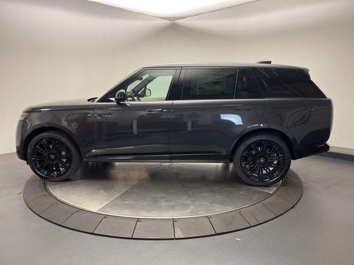 2025 Land Rover Range Rover P530 SE 7 Seat