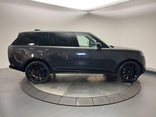 2025 Land Rover Range Rover P530 SE 7 Seat