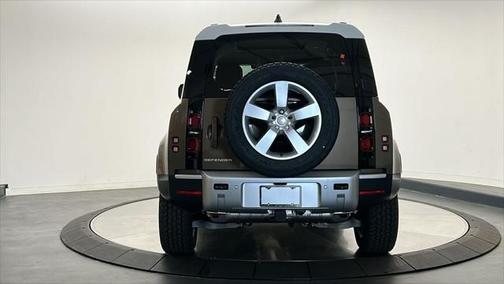 2025 Land Rover Defender 110 P300