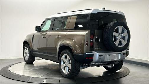 2025 Land Rover Defender 110 P300