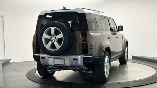 2025 Land Rover Defender 110 P300