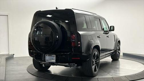 2025 Land Rover Defender 110 P400 X-Dynamic SE