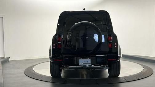 2025 Land Rover Defender 110 P400 X-Dynamic SE