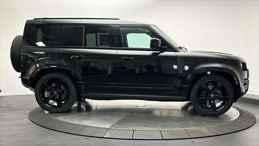 2025 Land Rover Defender 110 P400 X-Dynamic SE