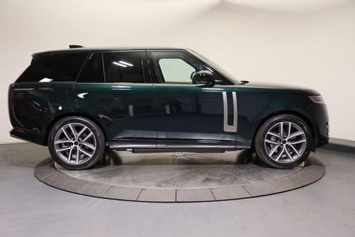 2026 Land Rover Range Rover P550e SE
