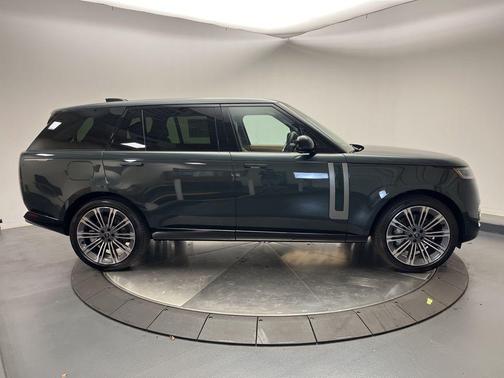 2025 Land Rover Range Rover P530 SE 7 Seat
