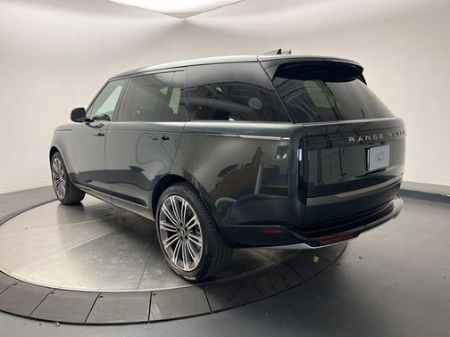 2025 Land Rover Range Rover P530 SE 7 Seat