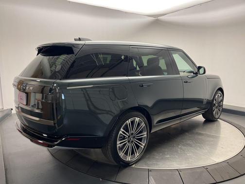 2025 Land Rover Range Rover P530 SE 7 Seat