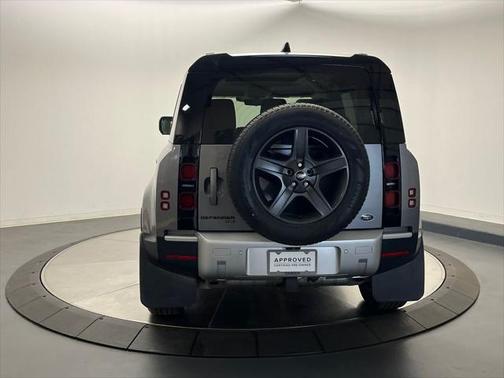 2022 Land Rover Defender 110 SE