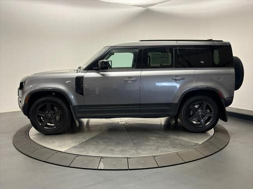 2022 Land Rover Defender 110 SE