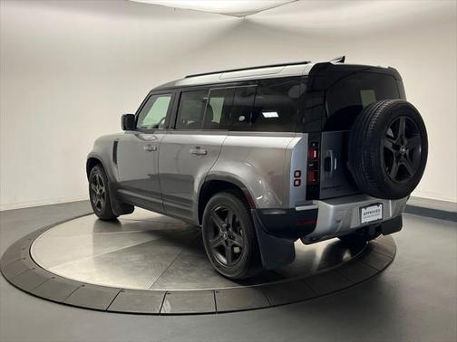 2022 Land Rover Defender 110 SE