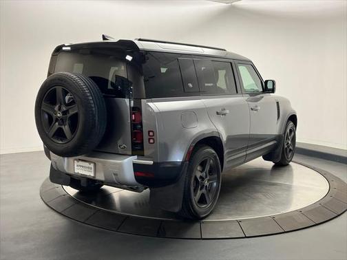 2022 Land Rover Defender 110 SE