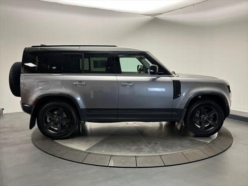 2022 Land Rover Defender 110 SE
