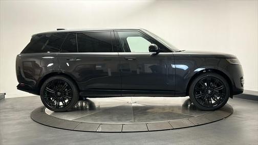 2025 Land Rover Range Rover P530 SE 7 Seat