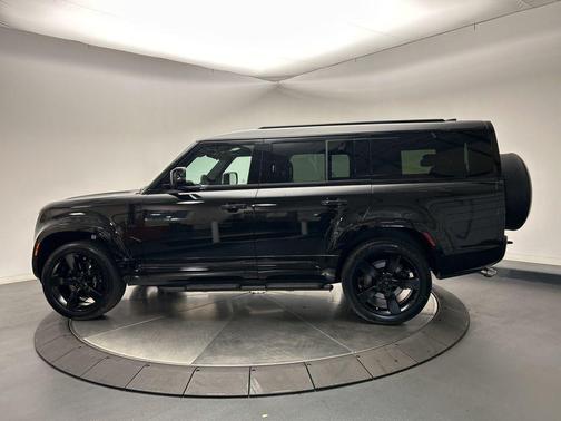 2026 Land Rover Defender V8
