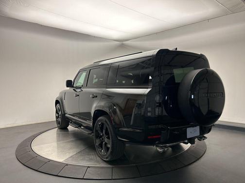 2026 Land Rover Defender V8