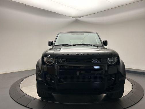 2026 Land Rover Defender V8
