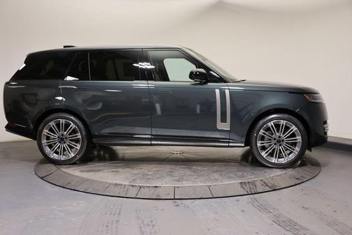 2026 Land Rover Range Rover P530 SE 7 Seat