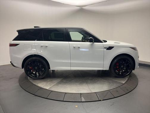 2025 Land Rover Range Rover Sport SE