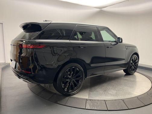 2026 Land Rover Range Rover Sport SE