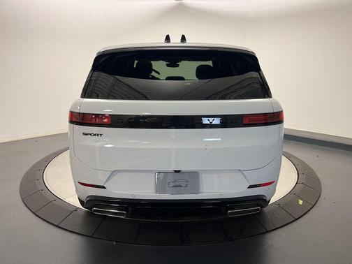 2025 Land Rover Range Rover Sport SE