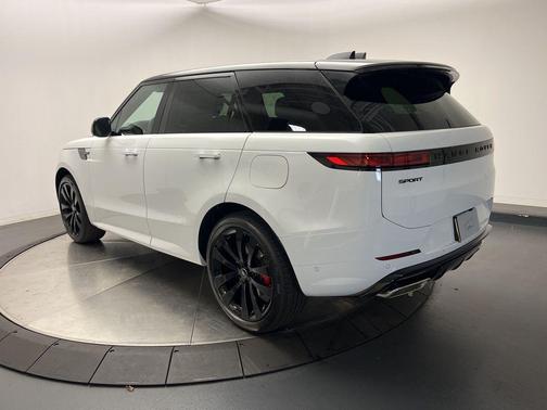 2025 Land Rover Range Rover Sport SE
