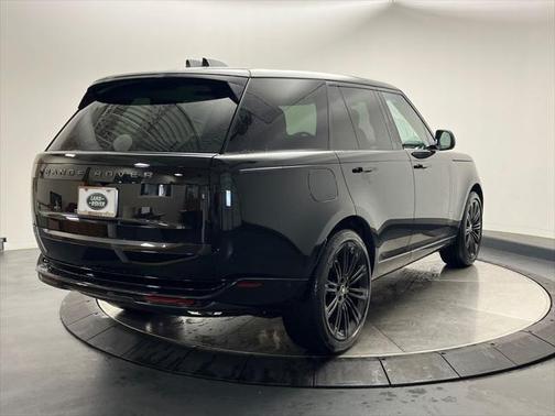 2025 Land Rover Range Rover P530 SE