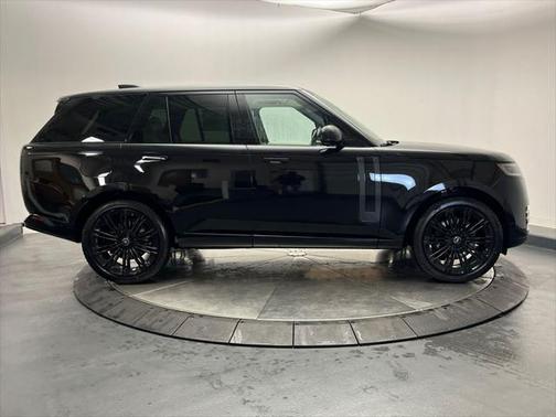 2025 Land Rover Range Rover P530 SE