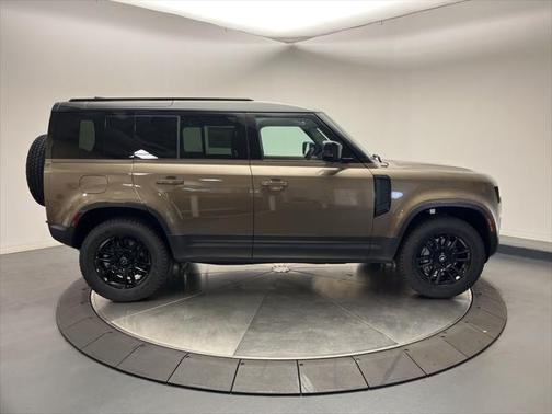 2025 Land Rover Defender 110 P300
