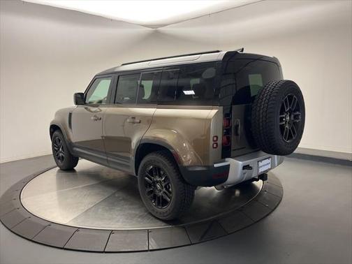 2025 Land Rover Defender 110 P300