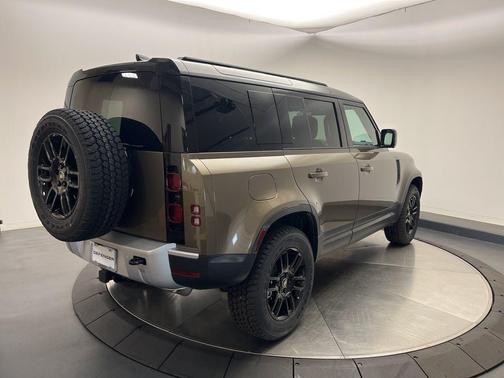 2025 Land Rover Defender 110 P300