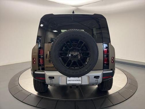 2025 Land Rover Defender 110 P300