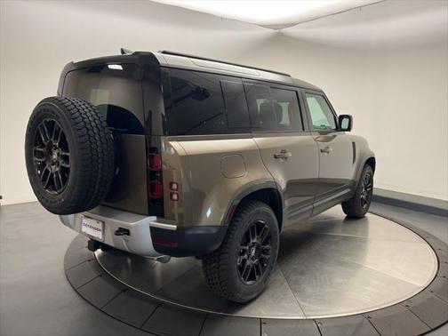 2025 Land Rover Defender 110 P300