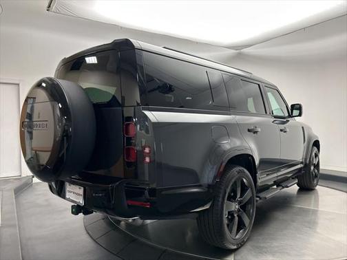 2025 Land Rover Defender 130 P400 X-Dynamic SE