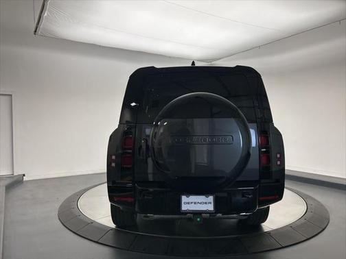 2025 Land Rover Defender 130 P400 X-Dynamic SE
