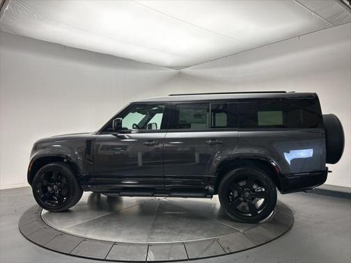 2025 Land Rover Defender 130 P400 X-Dynamic SE