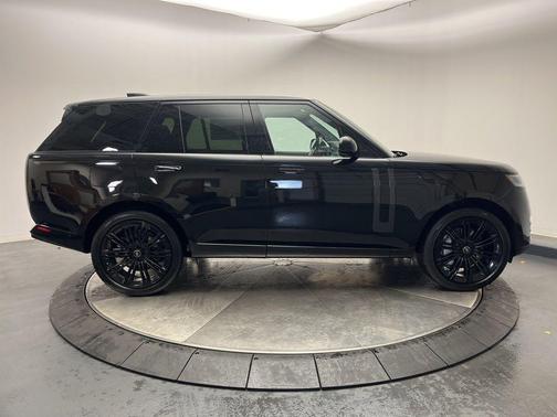 2025 Land Rover Range Rover P530 SE