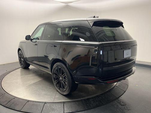 2025 Land Rover Range Rover P530 SE