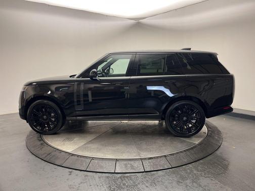 2025 Land Rover Range Rover P530 SE