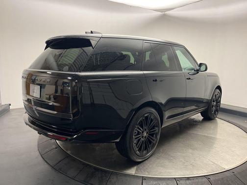 2025 Land Rover Range Rover P530 SE