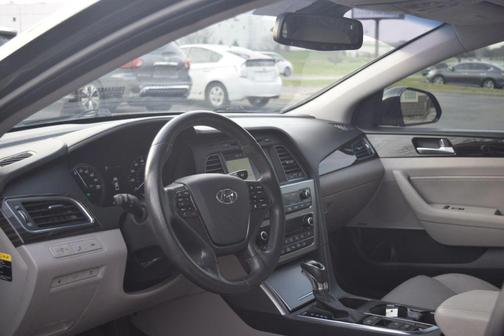 2017 Hyundai SONATA Hybrid Limited