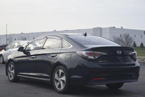2017 Hyundai SONATA Hybrid Limited
