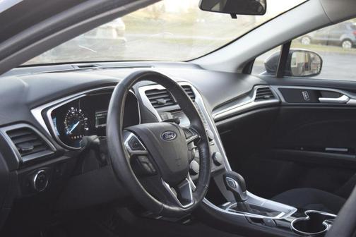 2016 Ford Fusion Hybrid SE