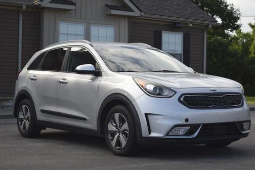 Silky Silver 2017 Kia Niro LX